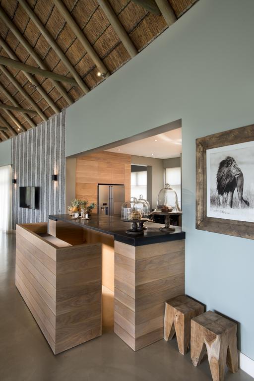 שמורת הצייד ולחפונדן Mhondoro Safari Lodge & Villa מראה חיצוני תמונה