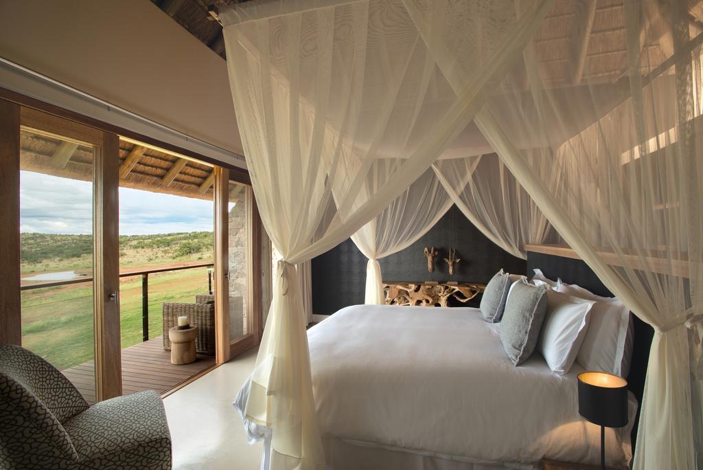 שמורת הצייד ולחפונדן Mhondoro Safari Lodge & Villa מראה חיצוני תמונה