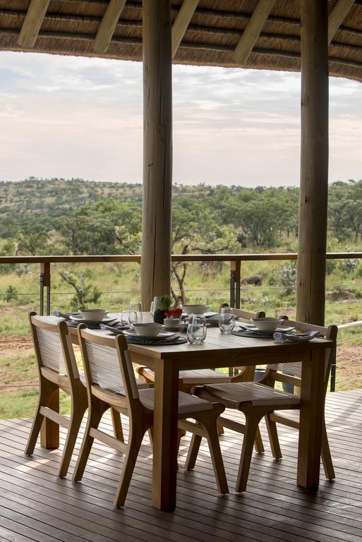 שמורת הצייד ולחפונדן Mhondoro Safari Lodge & Villa מראה חיצוני תמונה