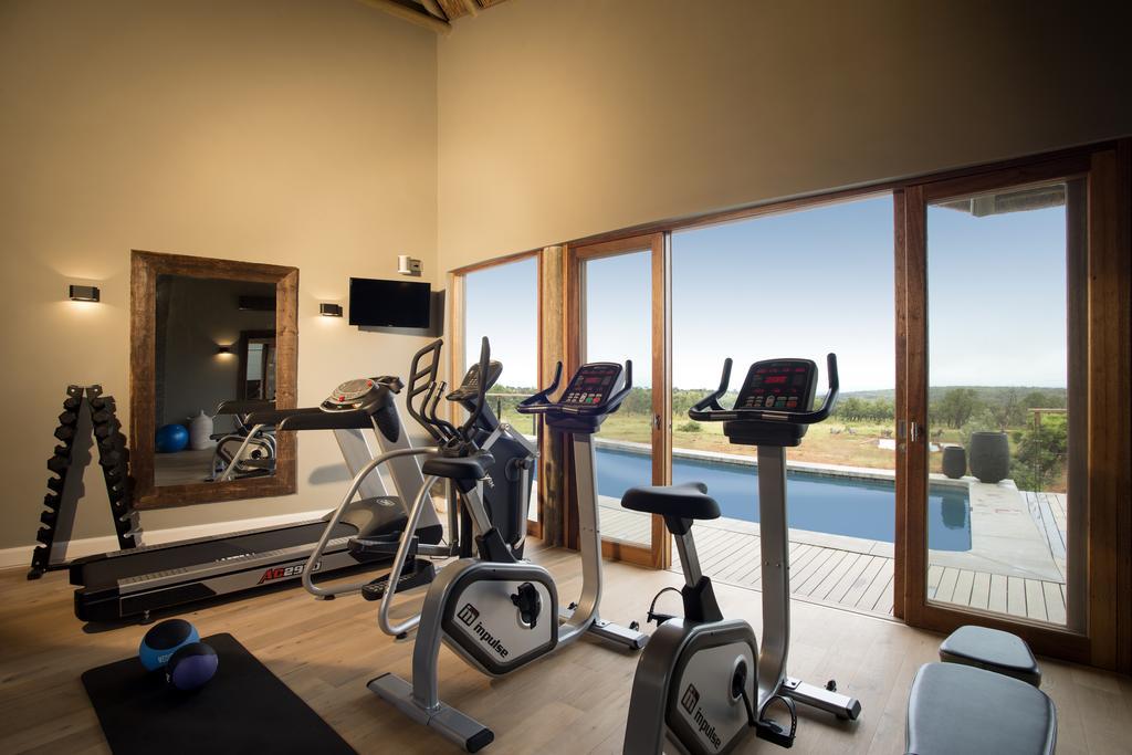 שמורת הצייד ולחפונדן Mhondoro Safari Lodge & Villa מראה חיצוני תמונה
