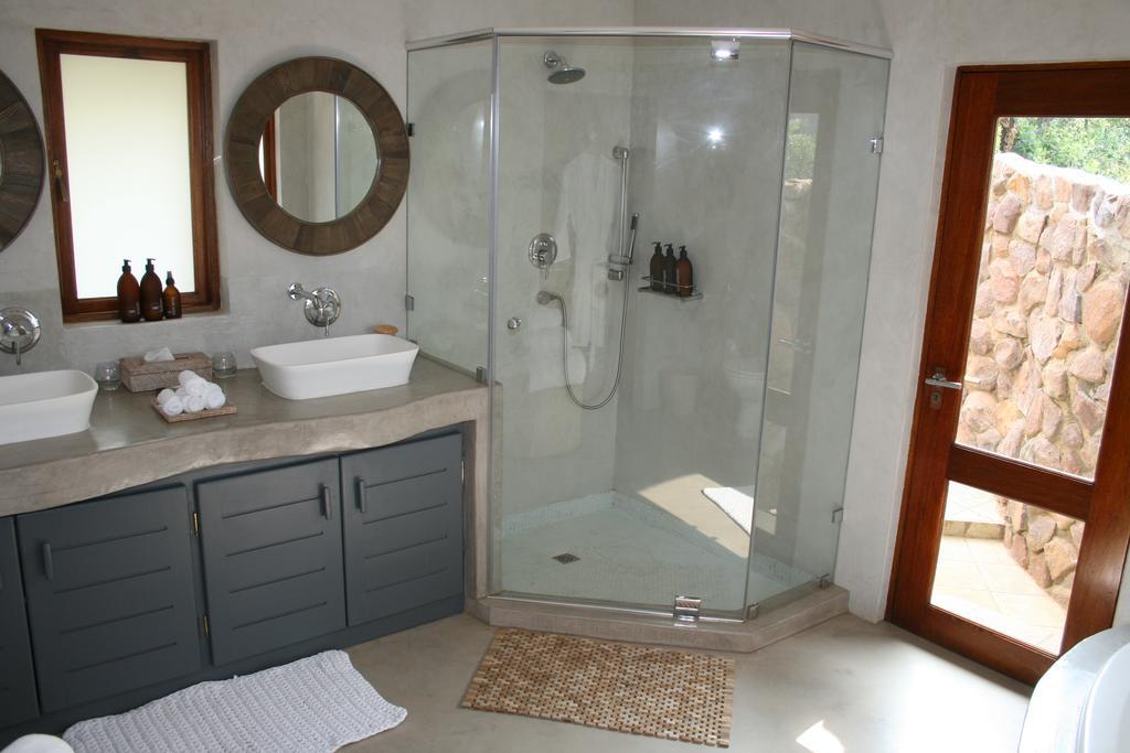 שמורת הצייד ולחפונדן Mhondoro Safari Lodge & Villa מראה חיצוני תמונה