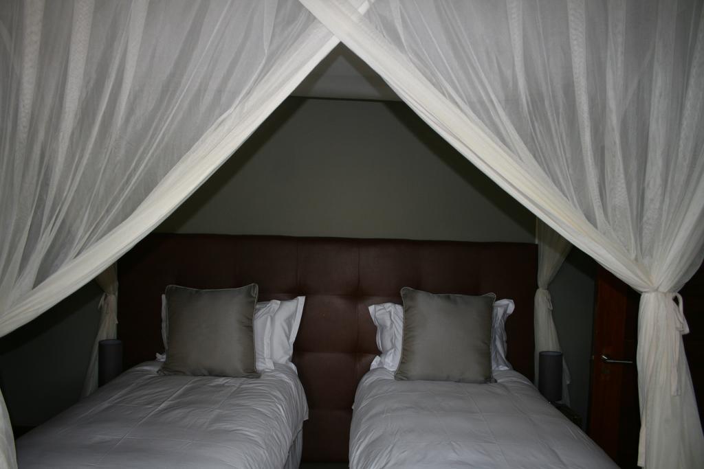 שמורת הצייד ולחפונדן Mhondoro Safari Lodge & Villa מראה חיצוני תמונה