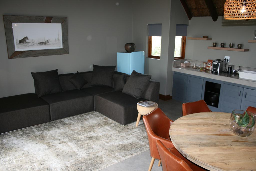 שמורת הצייד ולחפונדן Mhondoro Safari Lodge & Villa מראה חיצוני תמונה