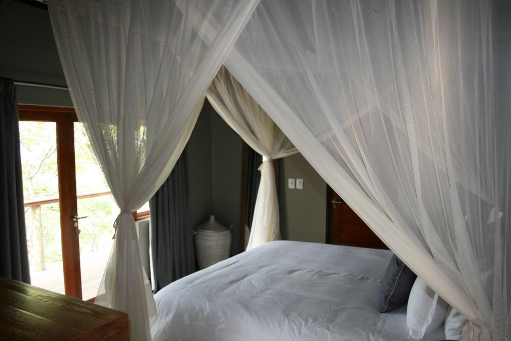שמורת הצייד ולחפונדן Mhondoro Safari Lodge & Villa מראה חיצוני תמונה