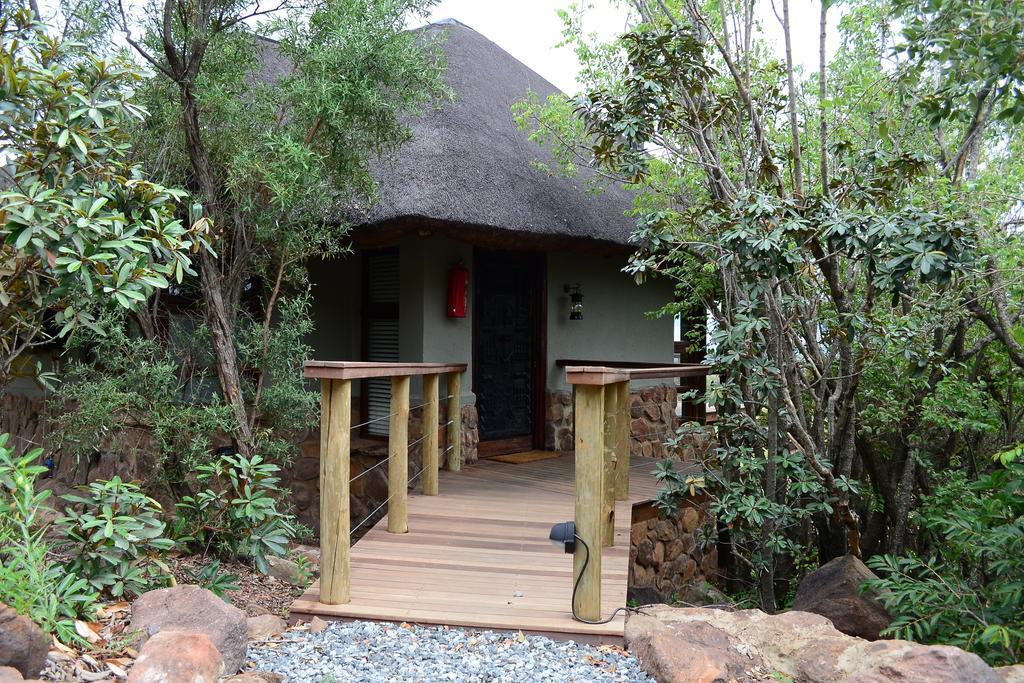 שמורת הצייד ולחפונדן Mhondoro Safari Lodge & Villa מראה חיצוני תמונה