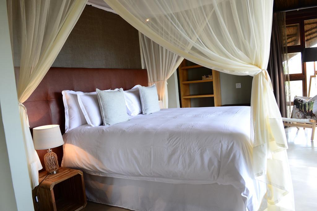שמורת הצייד ולחפונדן Mhondoro Safari Lodge & Villa מראה חיצוני תמונה