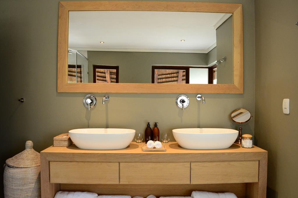 שמורת הצייד ולחפונדן Mhondoro Safari Lodge & Villa מראה חיצוני תמונה