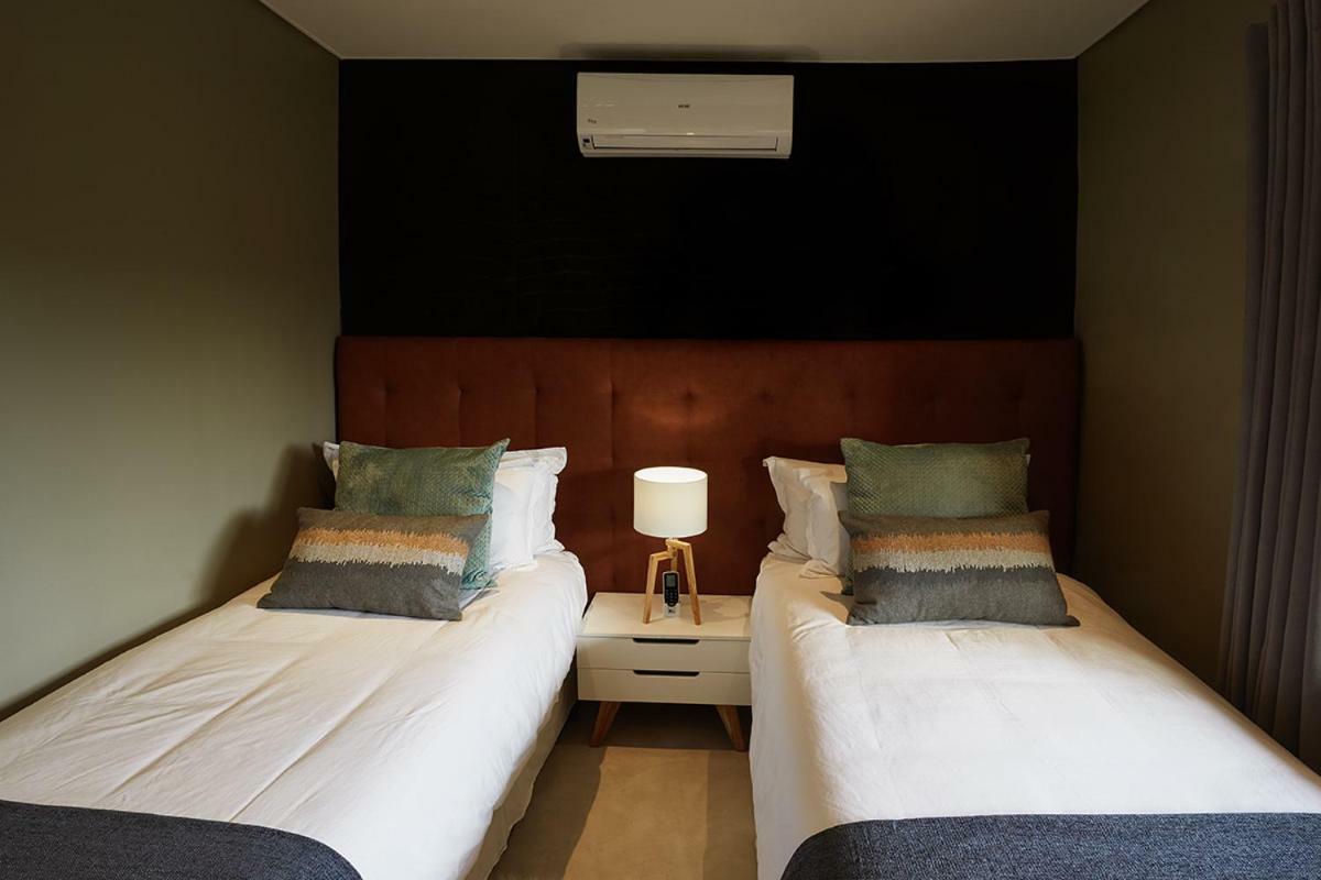 שמורת הצייד ולחפונדן Mhondoro Safari Lodge & Villa מראה חיצוני תמונה